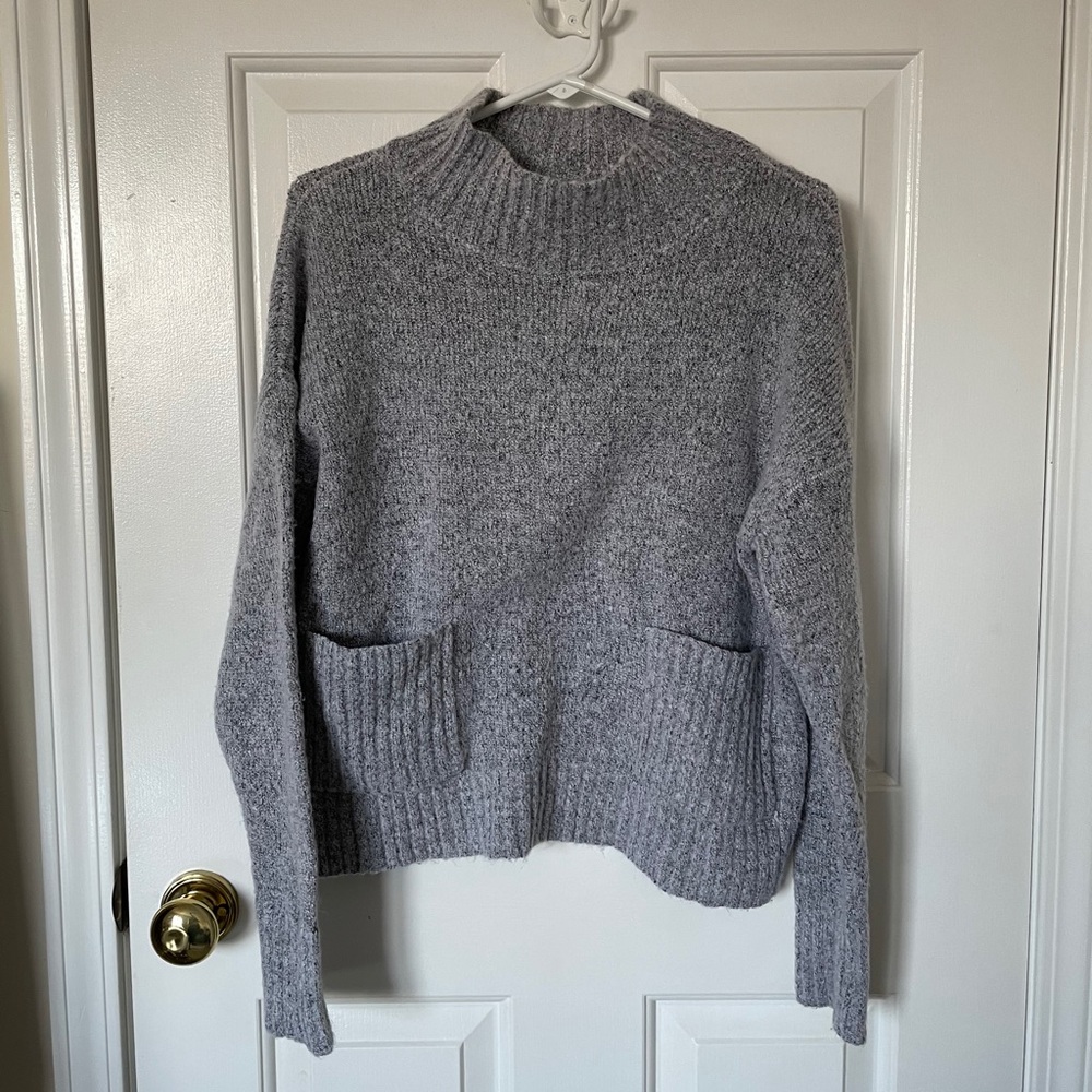 Turtleneck two pocket sweater